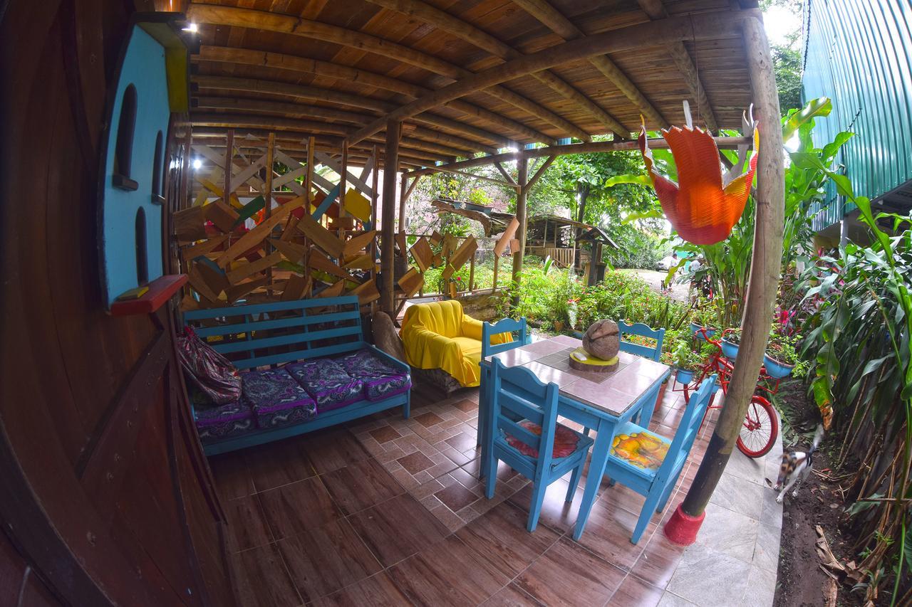 Wood House Hostel La Fortuna Exterior photo