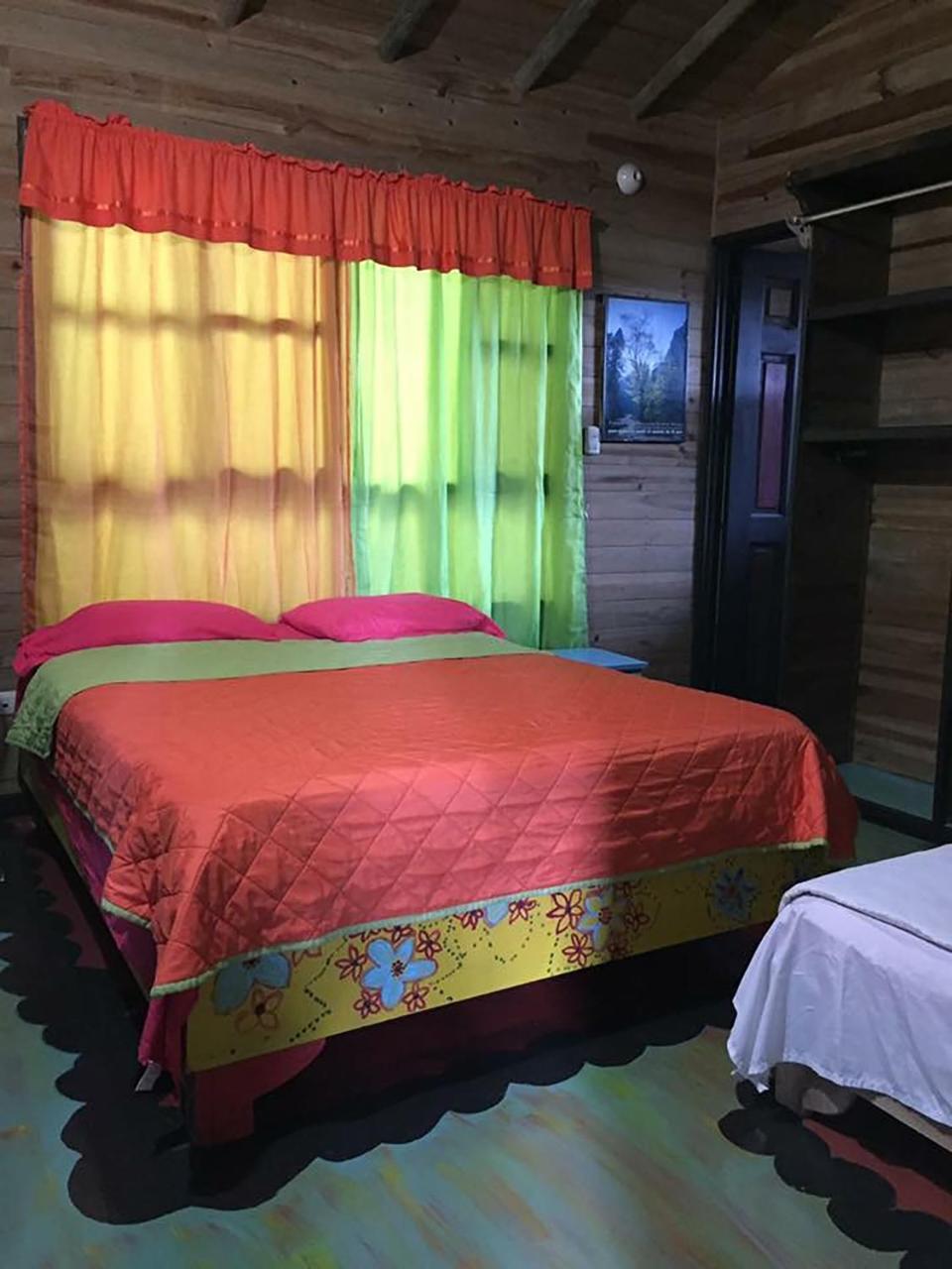 Wood House Hostel La Fortuna Exterior photo